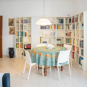 the-book-house-chiavari-500-metri-dal-mare.hotelitalianriviera.com/